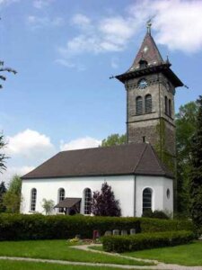 Ansicht der evangelischen Kirche in Oberhofen von Süden her